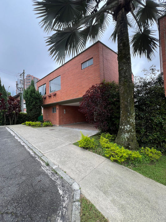 Casa en Arriendo en Envigado Sector Benedictinos.