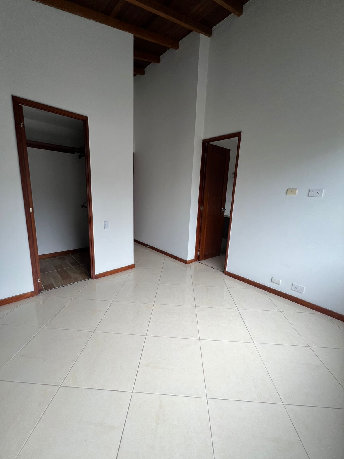 Casa en Arriendo en Envigado Sector Benedictinos.
