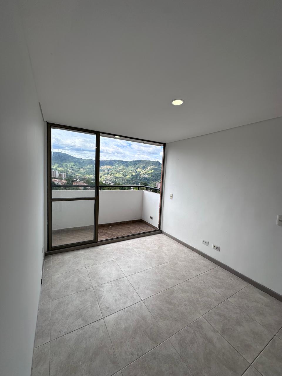Se Vende Apartamento En Unidad Cerrada Sector Ferreria La Estrella.