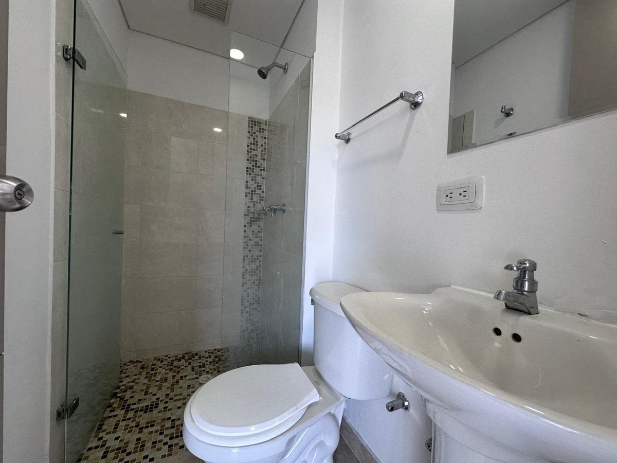 Se Vende Apartamento En Unidad Cerrada Sector Ferreria La Estrella.