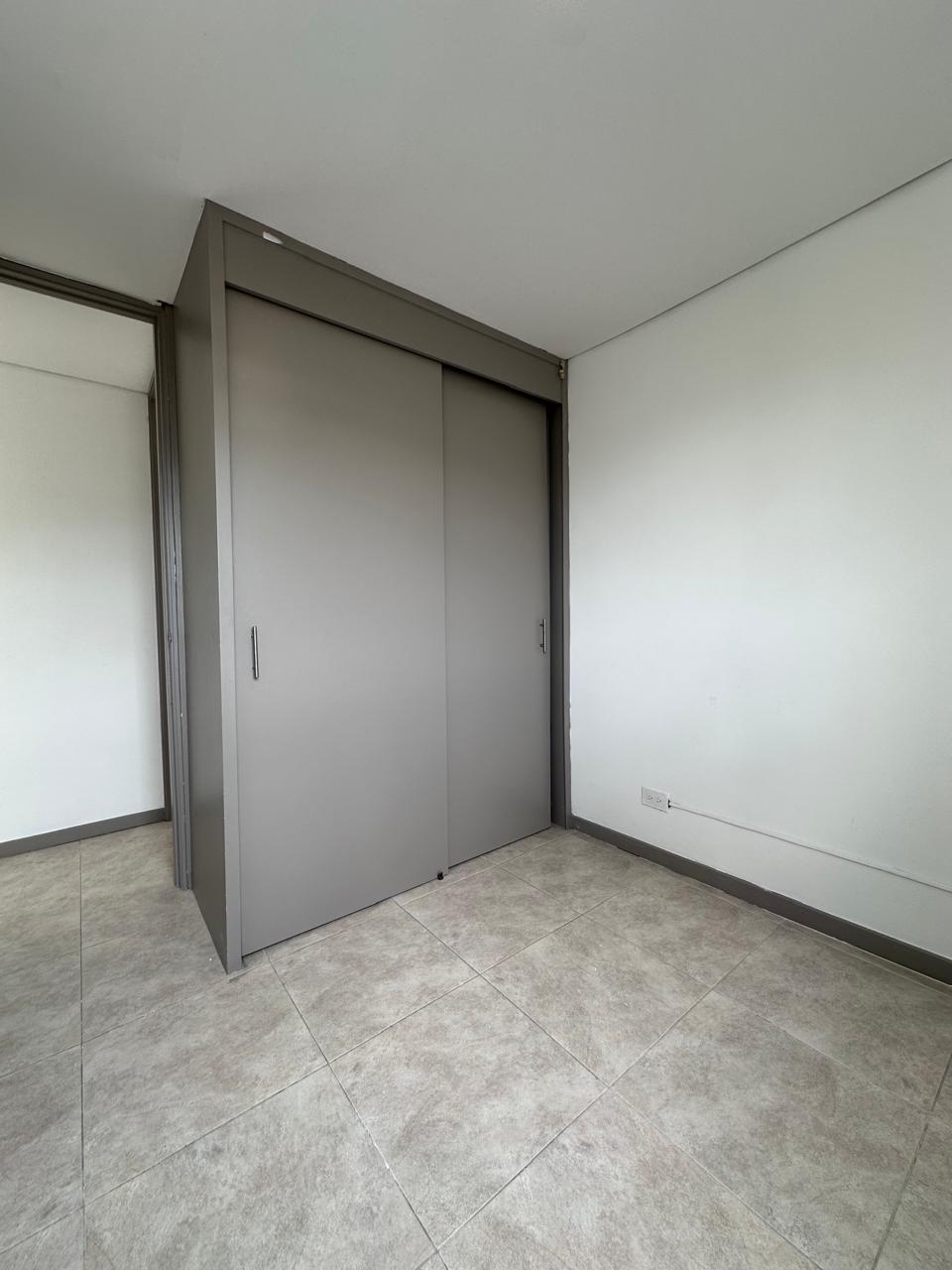 Se Vende Apartamento En Unidad Cerrada Sector Ferreria La Estrella.